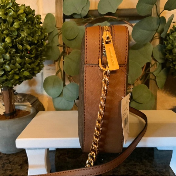 Michael Kors Crossbody - Picture 13 of 14